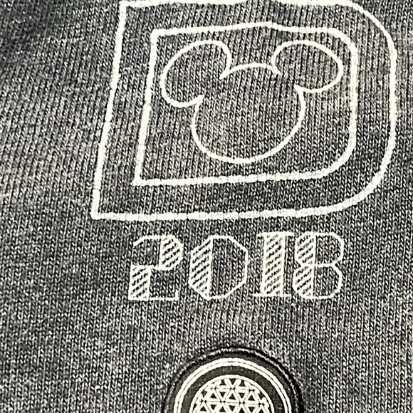 Disney 1/4 Button Down Mickey Sweater Men’s Size Extra Large - Picture 5 of 12